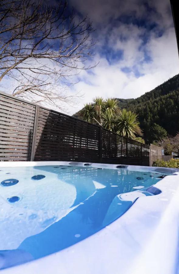 Classy Cabin - In Town - Spa Pool Queenstown Extérieur photo